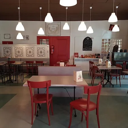 Cafe De La Gare Hotel