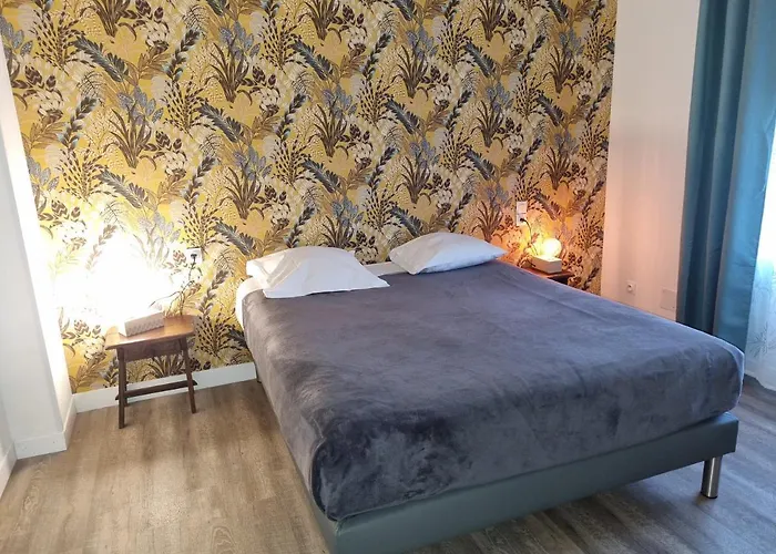 Cafe De La Gare Hotell 3*