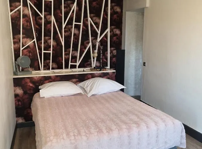 호텔 Cafe De La Gare 3*