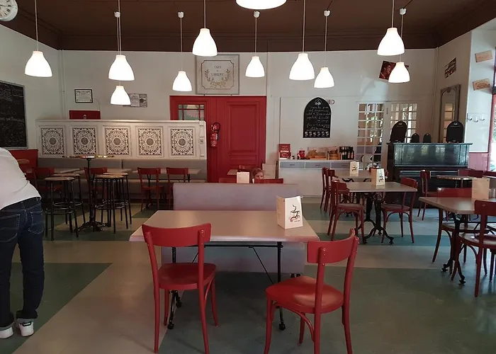 Cafe De La Gare Hotell